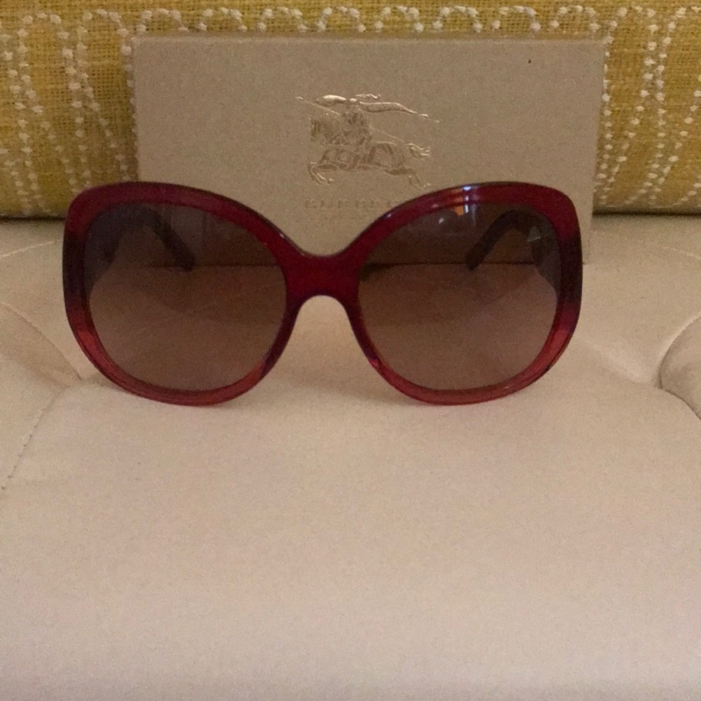 Red round Burberry Sunglasses